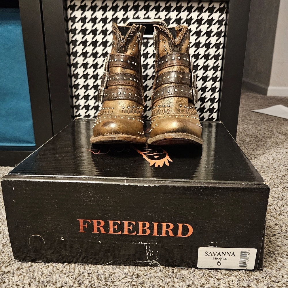 Freebird by Steven - Savanna in Bronze Size 6